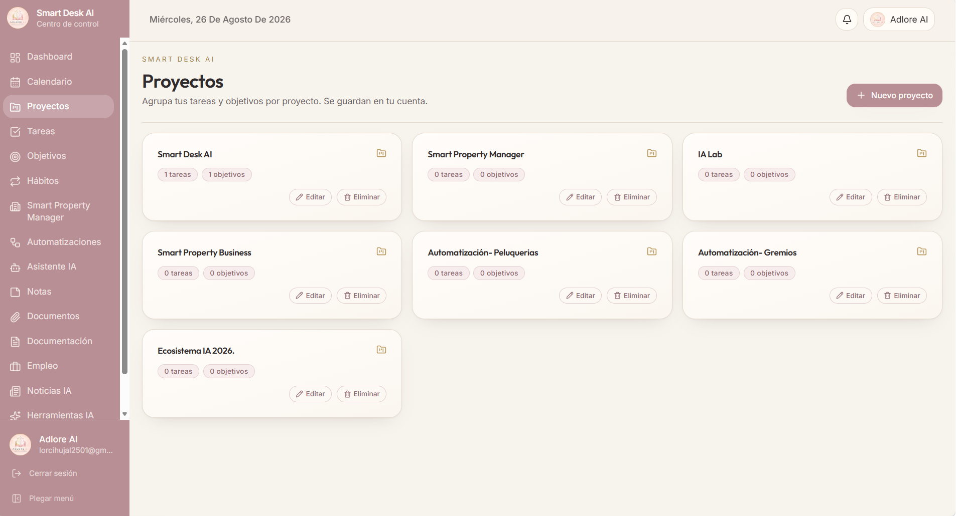 Módulo de proyectos de Smart Desk AI mostrando tarjetas de proyectos con tareas y objetivos asociados